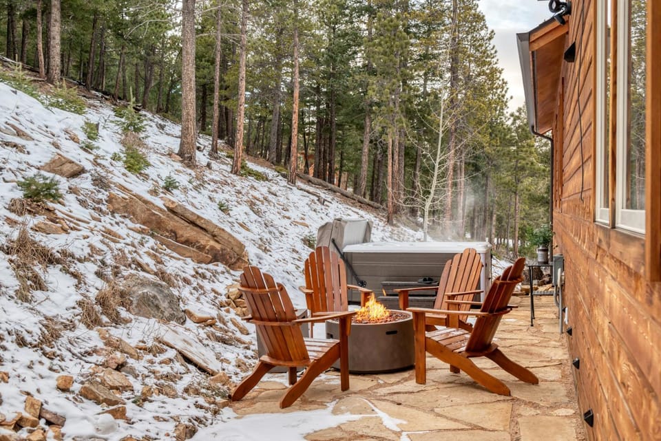 Patio, Mountain view, fireplace