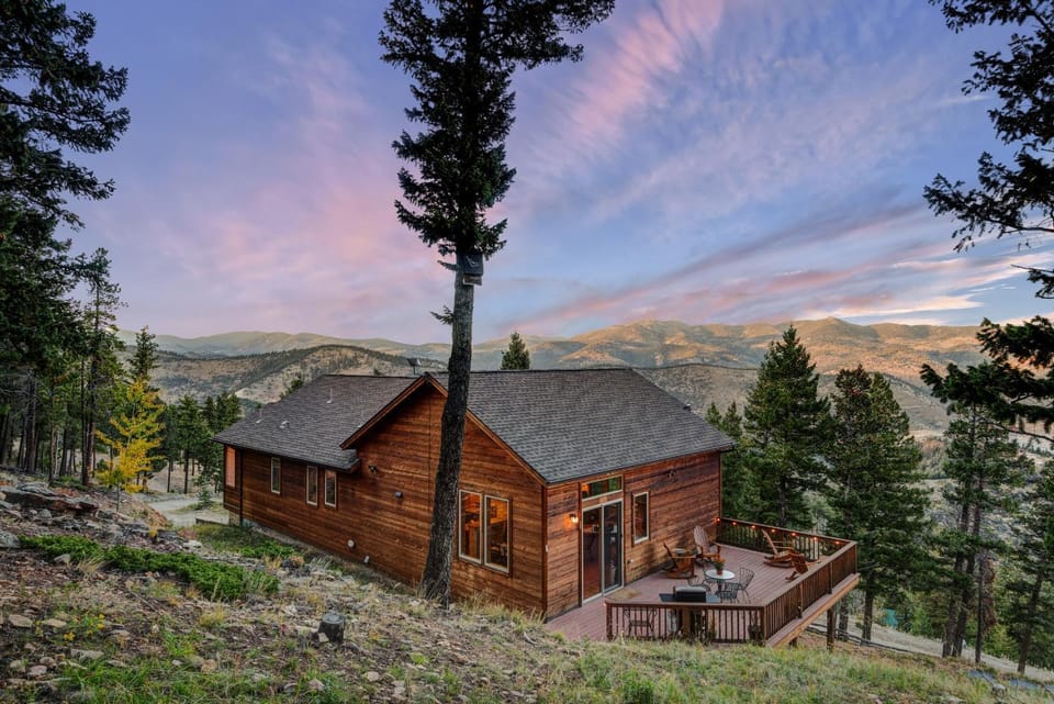 Property building, Patio, View (from property/room), Balcony/Terrace, Mountain view, Location