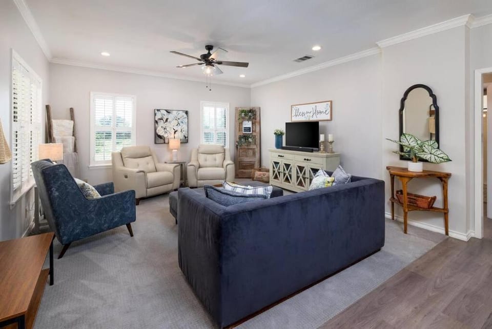 NEW! Dragonfly at Firefly Grove w/ River Access House in Wimberley