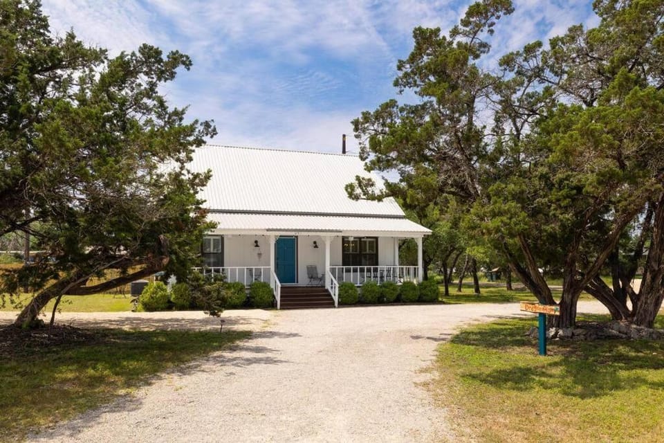 NEW! Dragonfly at Firefly Grove w/ River Access House in Wimberley