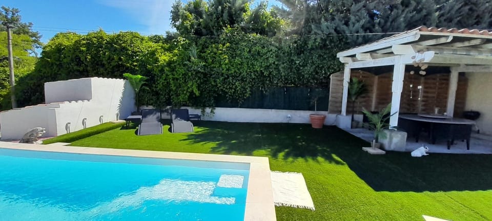 L'olivier TESSA Hôtesse suite 30m2 terrasse 20m2 Bed and Breakfast in Brignoles