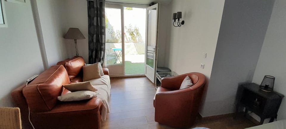 L'olivier TESSA Hôtesse suite 30m2 terrasse 20m2 Bed and Breakfast in Brignoles