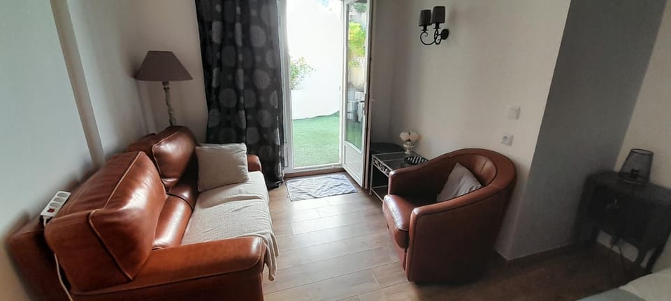 L'olivier TESSA Hôtesse suite 30m2 terrasse 20m2 Bed and Breakfast in Brignoles