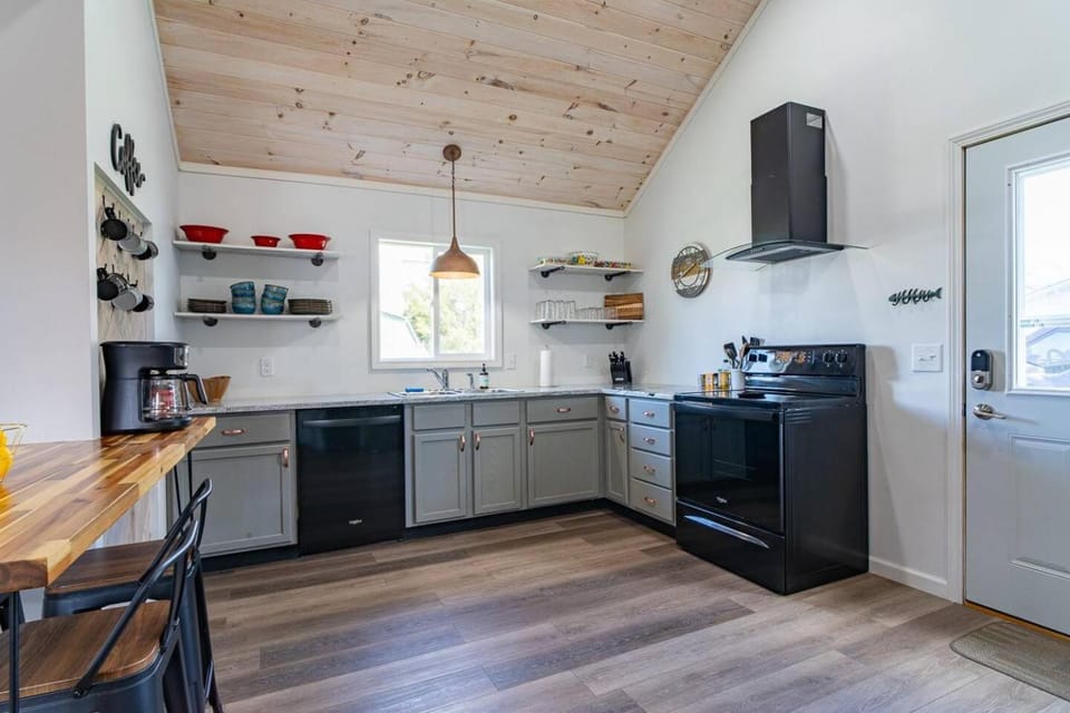 Renovated Retreat Home in Huron, close to beaches House in Huron