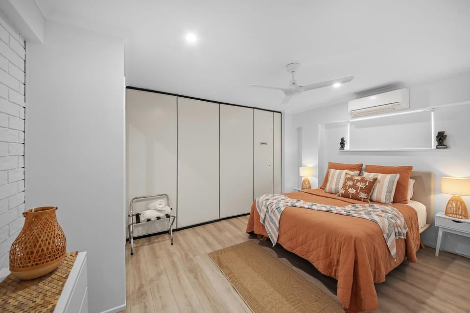 Bedroom, heating, internet, pet friendly, towels, wardrobe, air conditioner