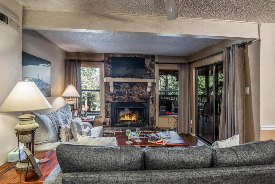 TV and multimedia, Balcony/Terrace, Living room, fireplace, furniture