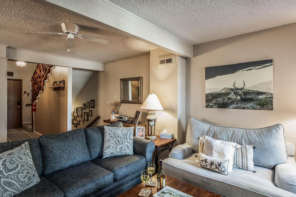 Living room, Seating area, furniture