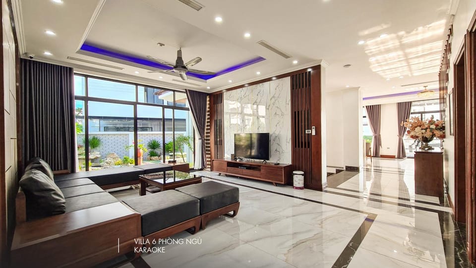 Communal lounge/ TV room, Communal lounge/ TV room, Bed, TV and multimedia, Living room, Photo of the whole room, Seating area, Evening entertainment, Bedroom