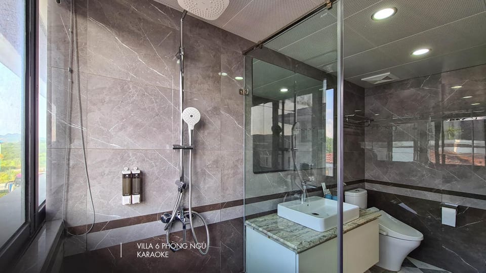 Shower, Bathroom, towels