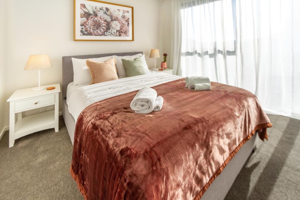 Bed, Photo of the whole room, Decorative detail, Bedroom, towels