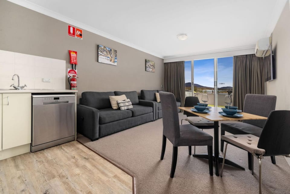 Kitchen or kitchenette, Living room, Seating area, Dining area