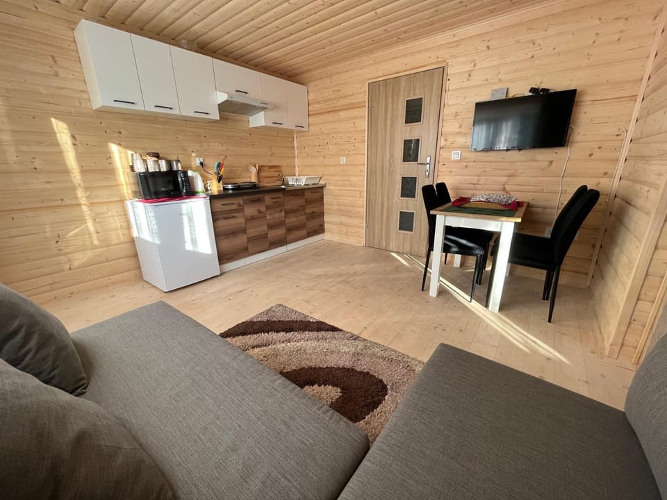Kitchen or kitchenette, Living room, Seating area, Dining area