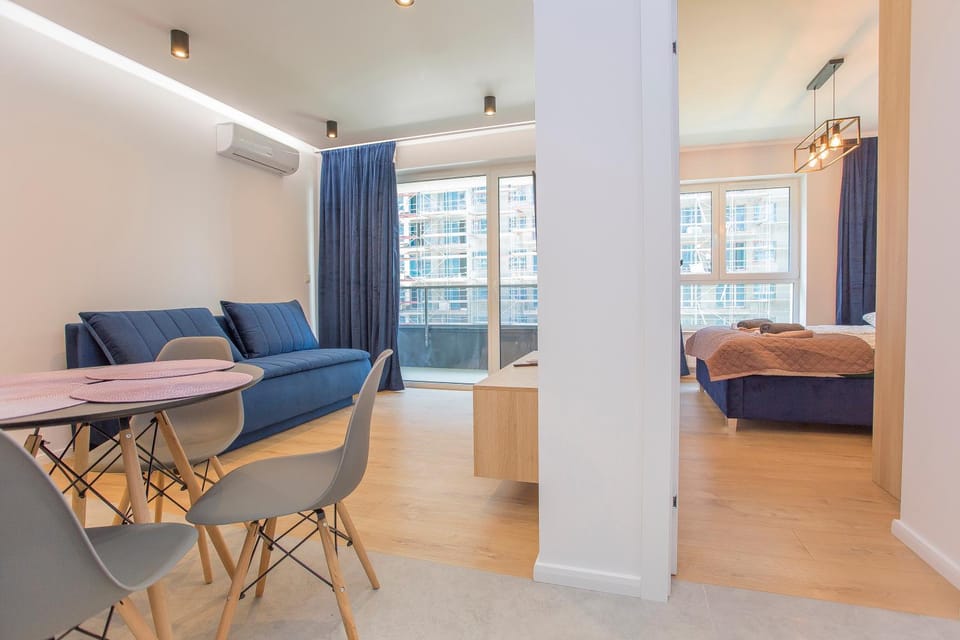 Bed, Living room, Photo of the whole room, Seating area, Bedroom