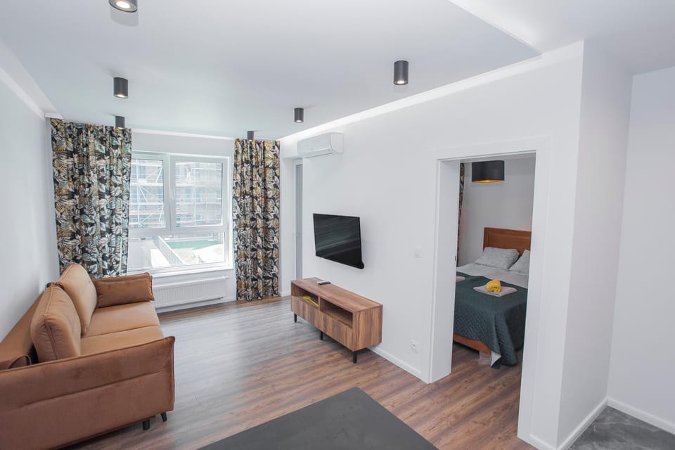 Bed, TV and multimedia, Living room, Photo of the whole room, Seating area, Bedroom, hair dresser