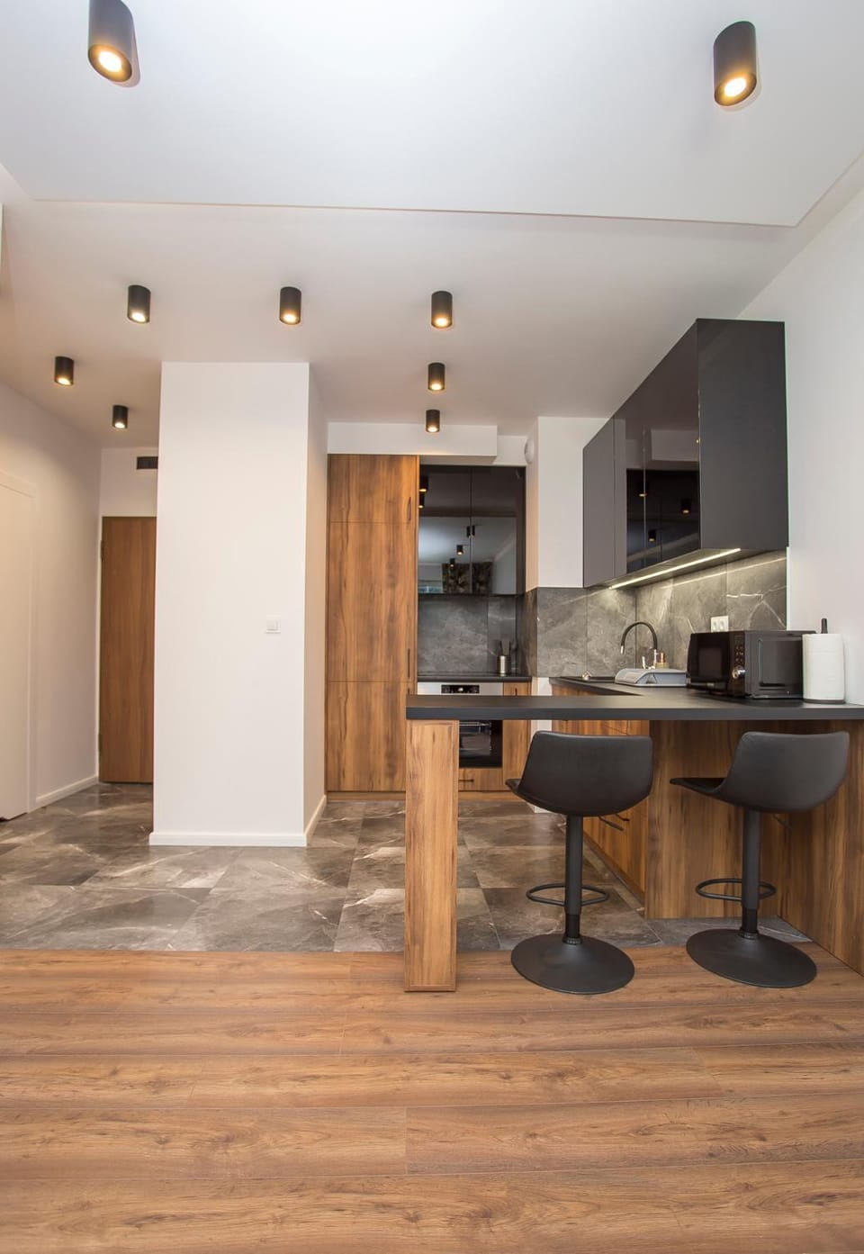 Kitchen or kitchenette, Dining area, minibar