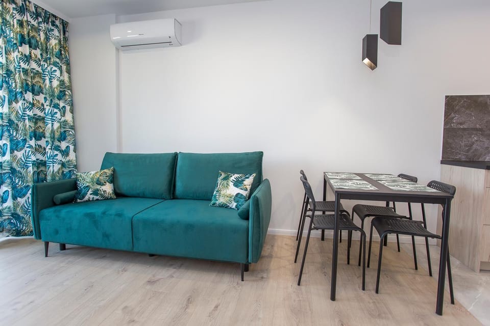 Living room, Seating area, Dining area, air conditioner