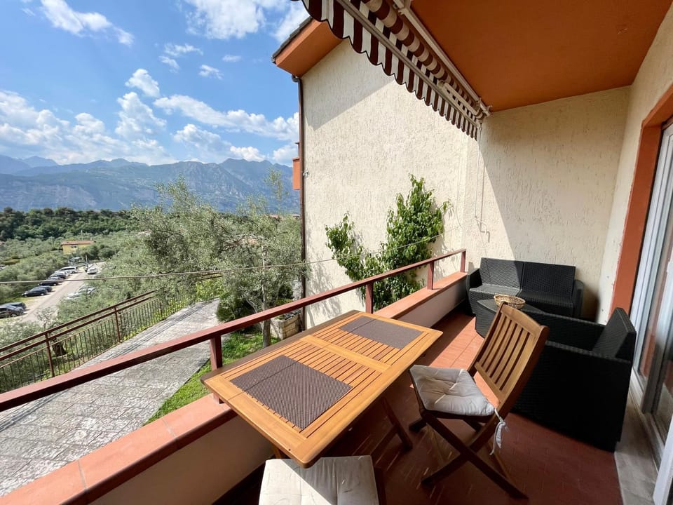 Patio, Natural landscape, Balcony/Terrace, Dining area, Evening entertainment, Mountain view