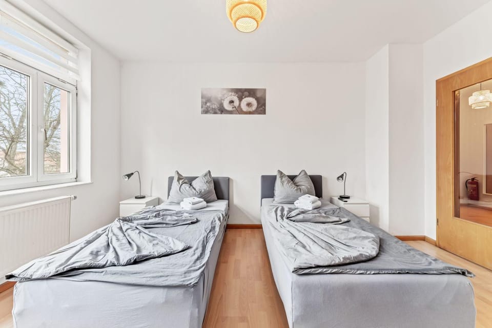 Bedroom, towels