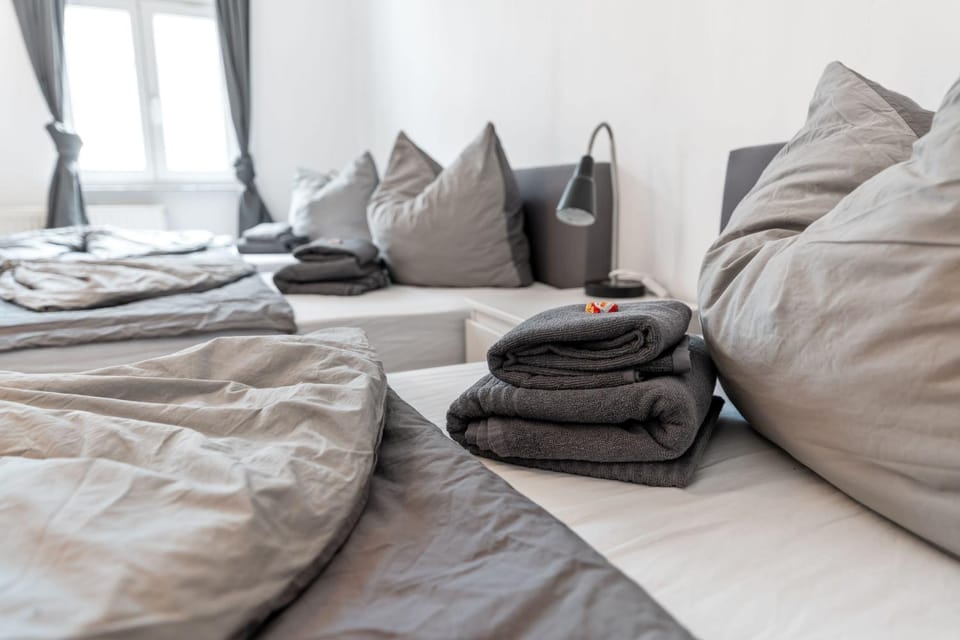 Bedroom, towels