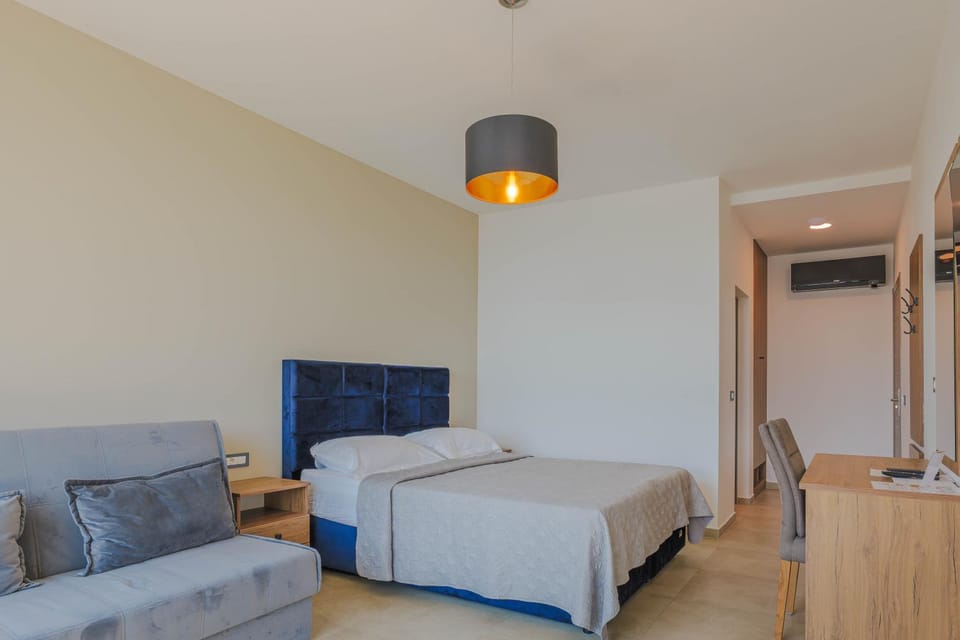 Bedroom, air conditioner