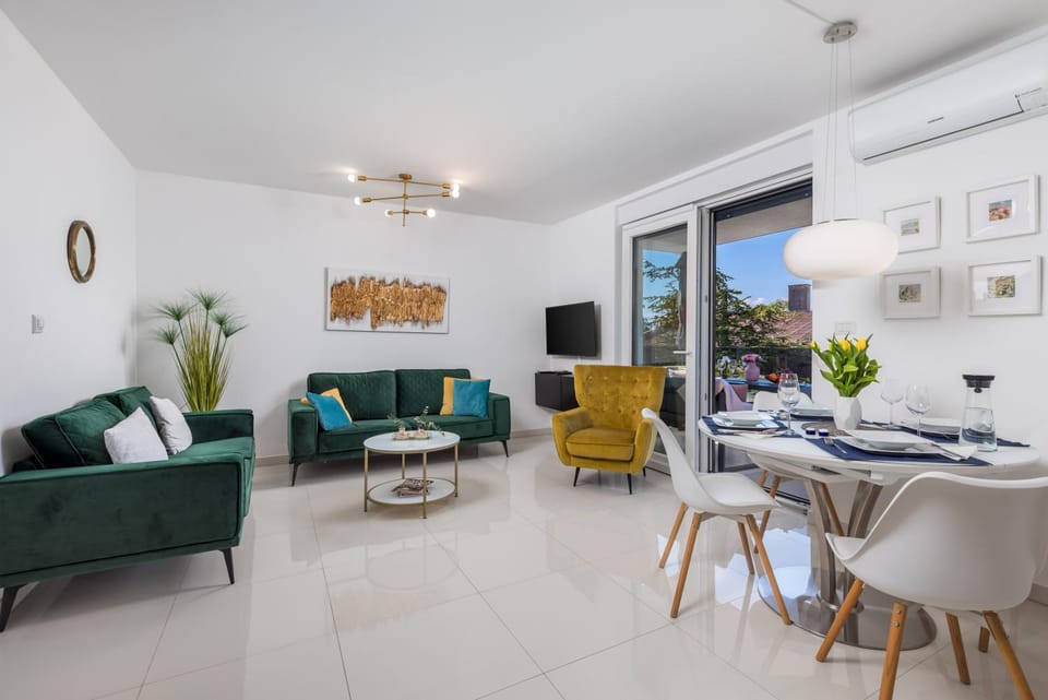 TV and multimedia, Living room, Seating area