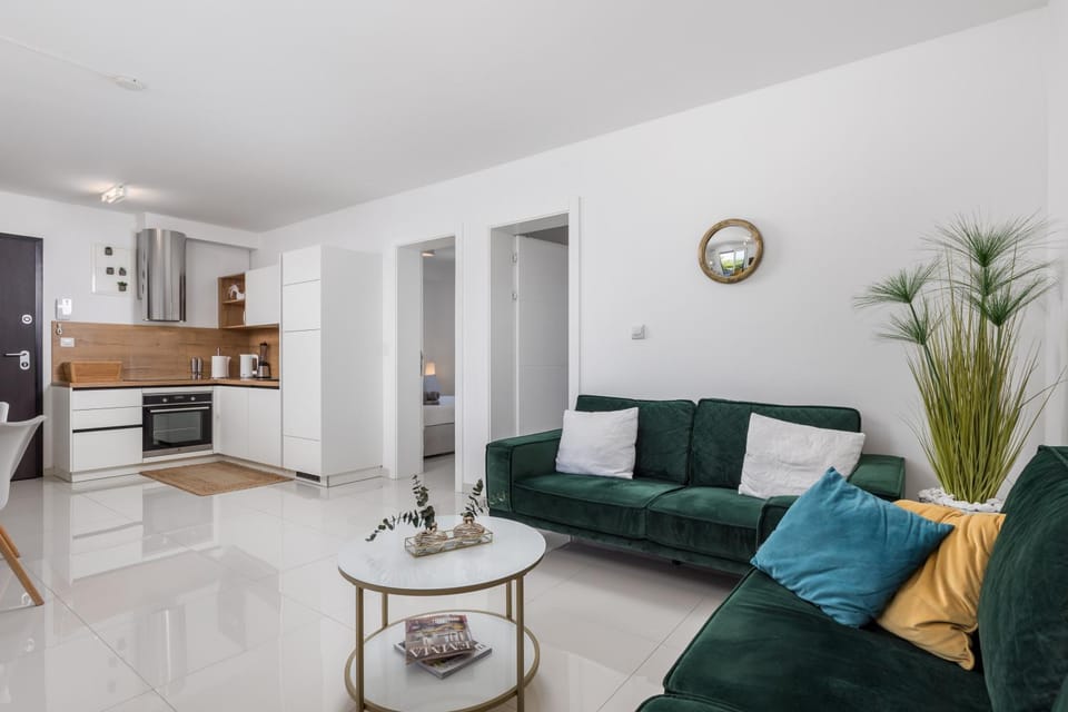 Kitchen or kitchenette, Living room, Seating area, pet friendly, stove