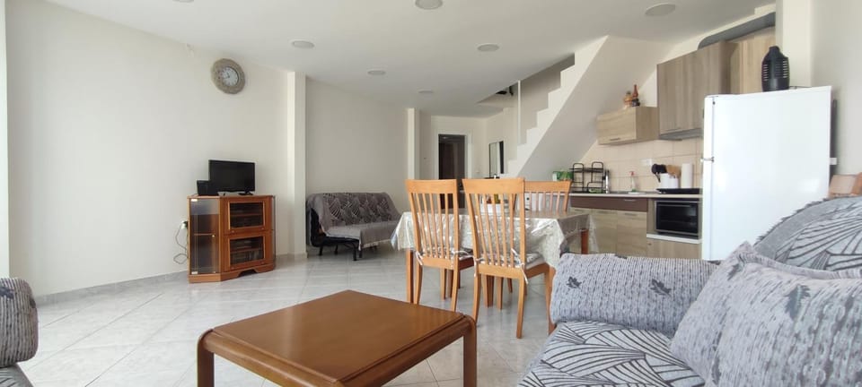 TV and multimedia, Living room, Dining area