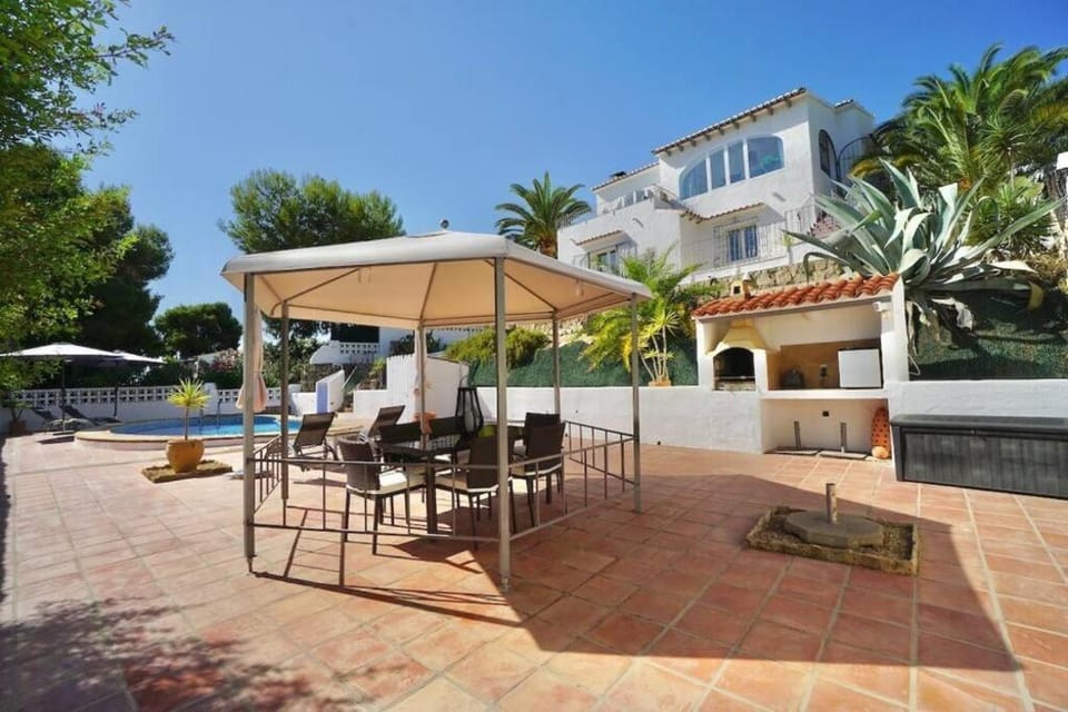 Garden, Dining area, Swimming pool