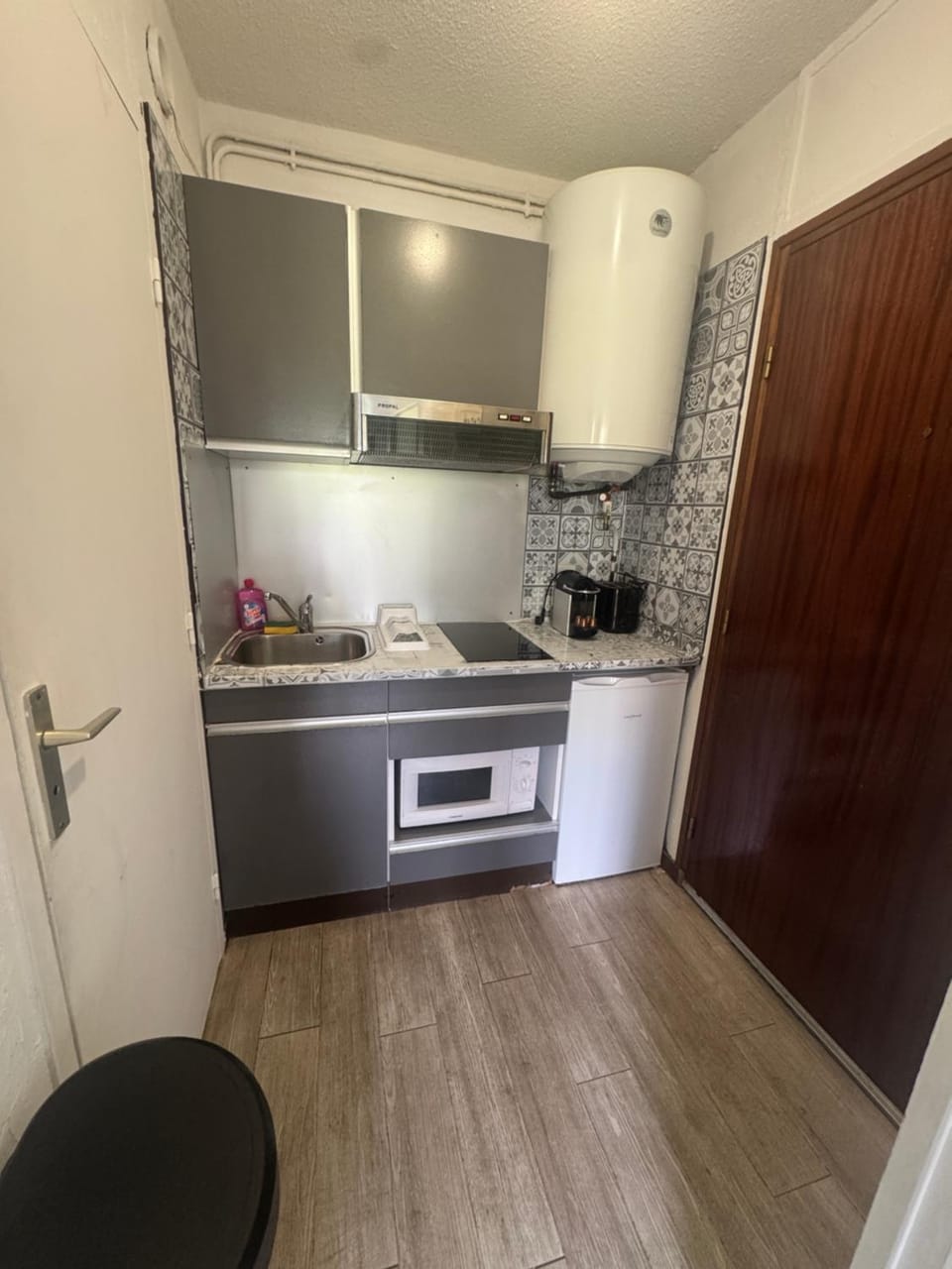 Kitchen or kitchenette, stove