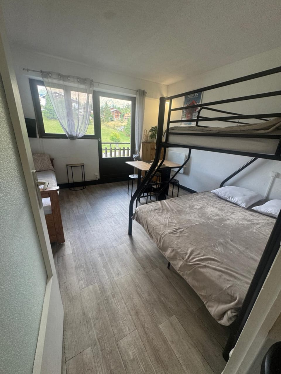 Bed, Photo of the whole room, Bedroom, bunk bed