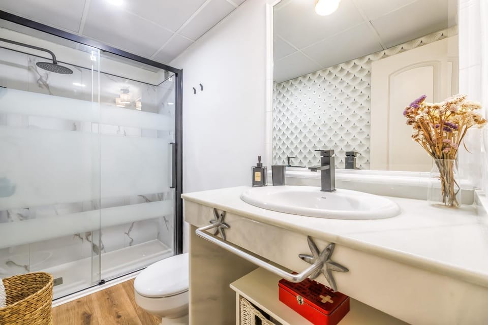 Shower, Toilet, Bathroom