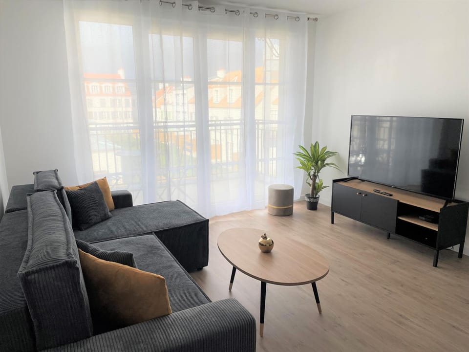 Communal lounge/ TV room, Living room