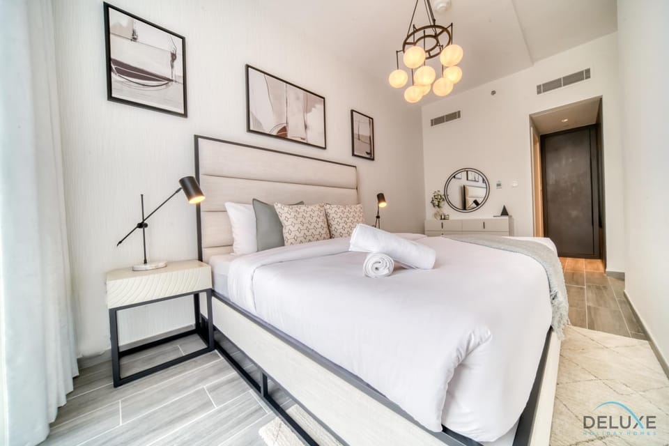 Bed, Photo of the whole room, Bedroom, towels, air conditioner
