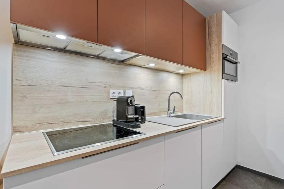 Coffee/tea facilities, Kitchen or kitchenette, stove, toaster