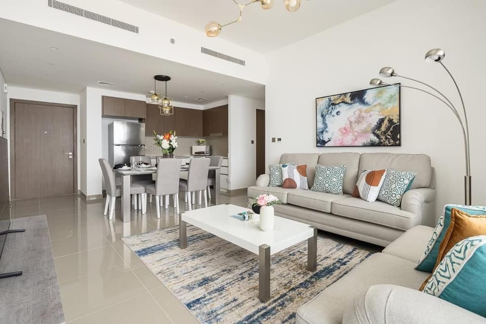Frank Porter - 17 Icon Bay Apartment in Dubai