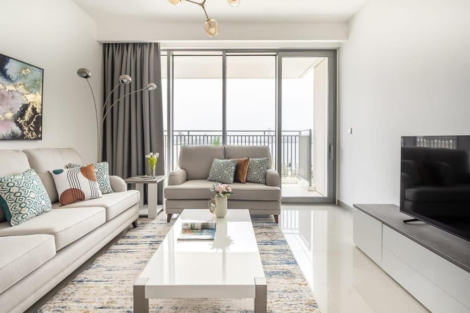 Frank Porter - 17 Icon Bay Apartment in Dubai