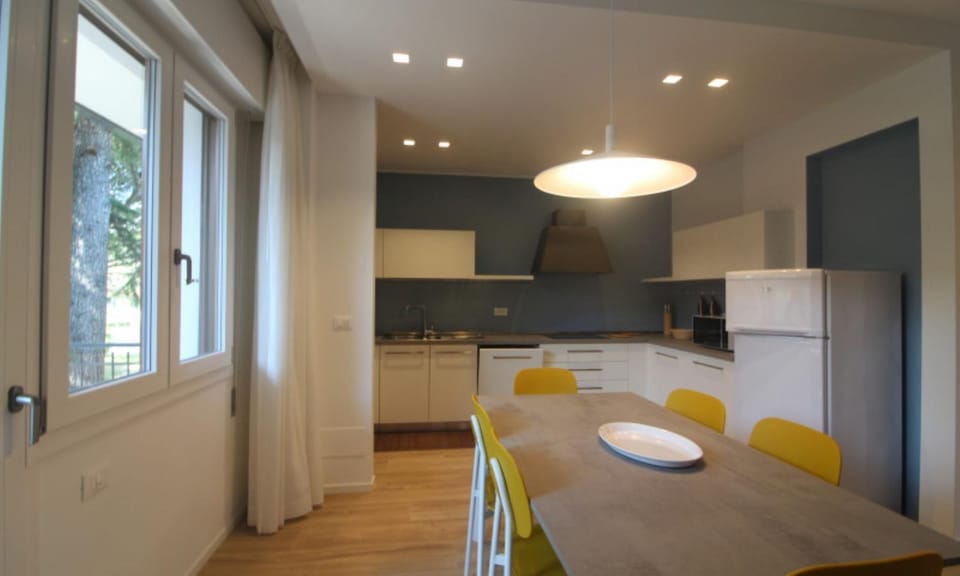 Dining area, kitchen