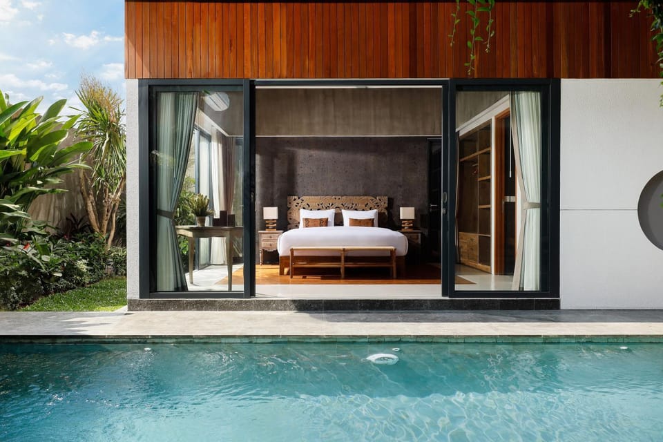 Bed, Balcony/Terrace, Bedroom, Swimming pool