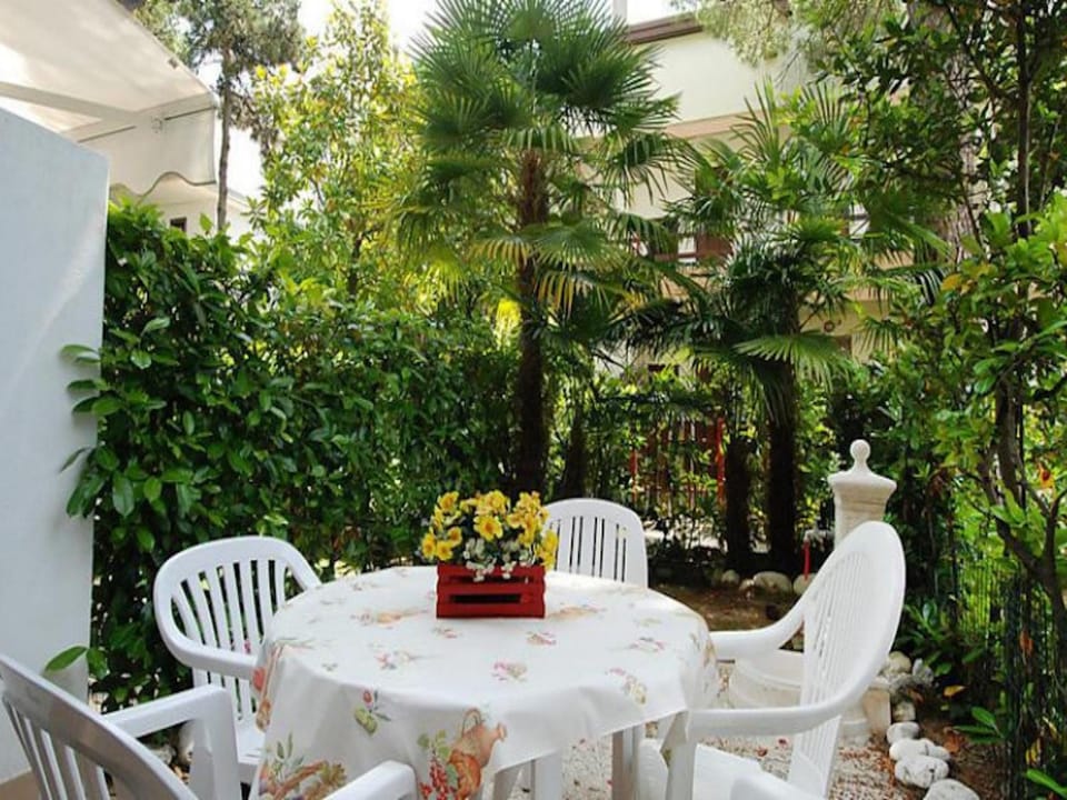 Garden, Balcony/Terrace, furniture