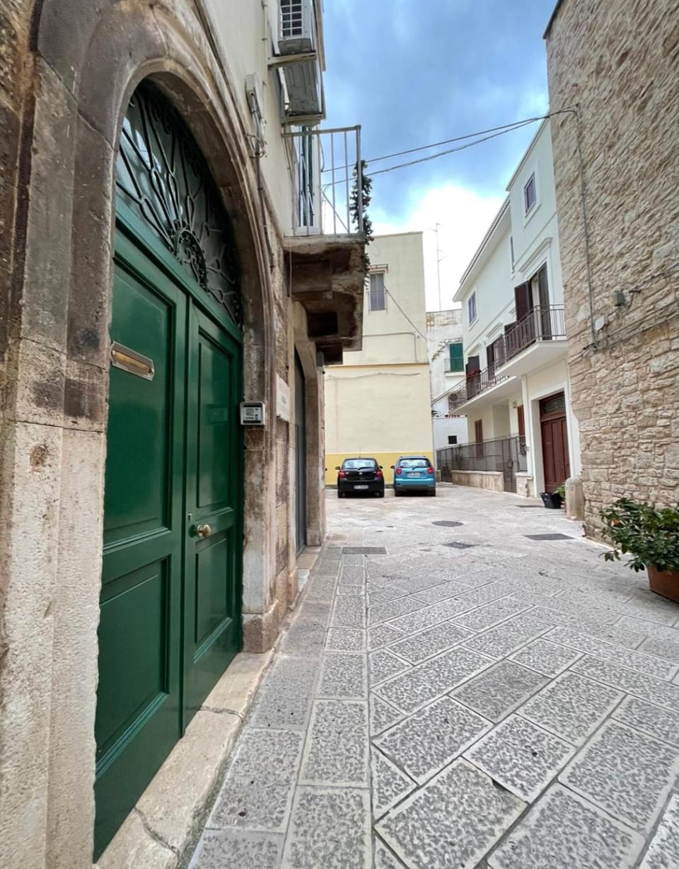 Property building, Location