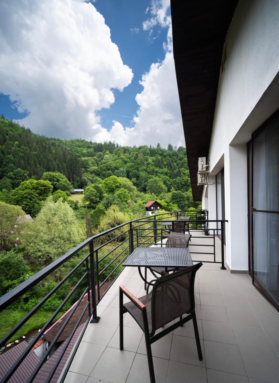 Balcony/Terrace, Mountain view