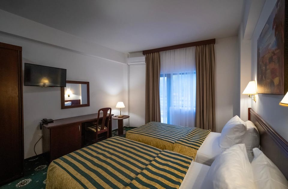 Bed, TV and multimedia, Photo of the whole room