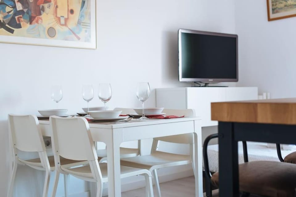 TV and multimedia, Living room, Dining area