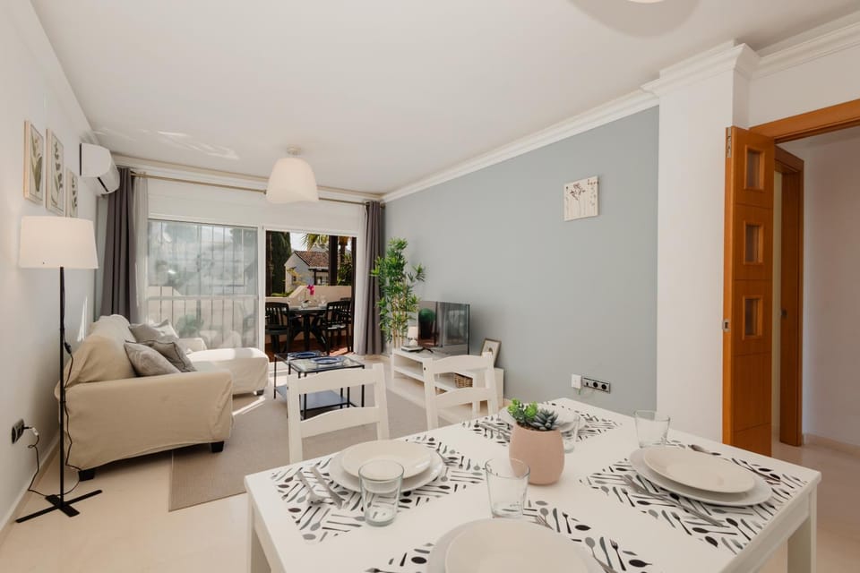 Communal lounge/ TV room, TV and multimedia, Dining area