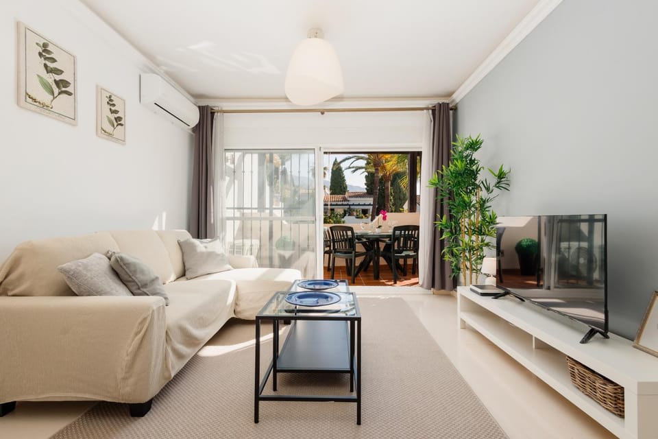 Communal lounge/ TV room, TV and multimedia, Balcony/Terrace