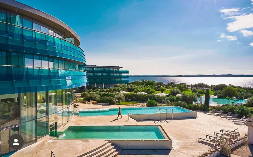 Swimming pool, sunbed