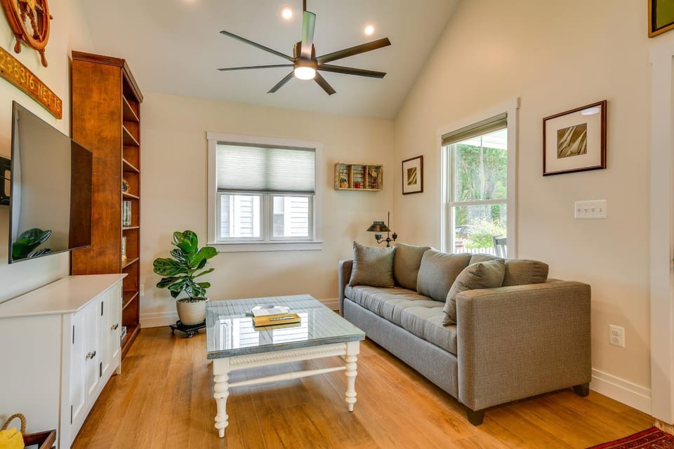 Modern Solomons Cottage Rental - Walk to Island! House in Dowell