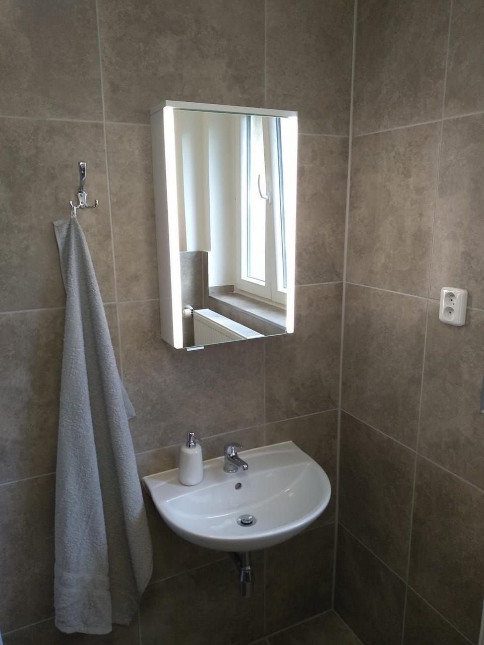 Bathroom, towels