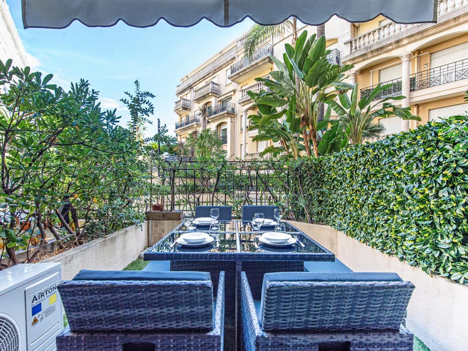 "Queen's garden" Centre, Terrasse, Rénové, Calme Apartment in Menton