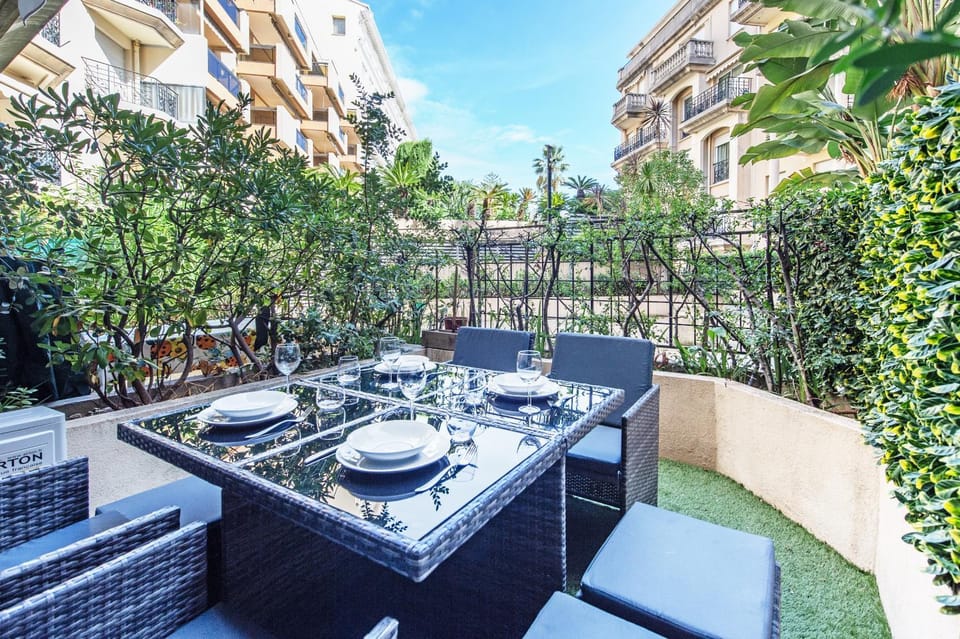 "Queen's garden" Centre, Terrasse, Rénové, Calme Apartment in Menton
